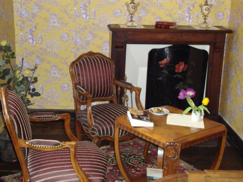 Domaine De La Dame De Lauriere Bed & Breakfast Solignac Стая снимка