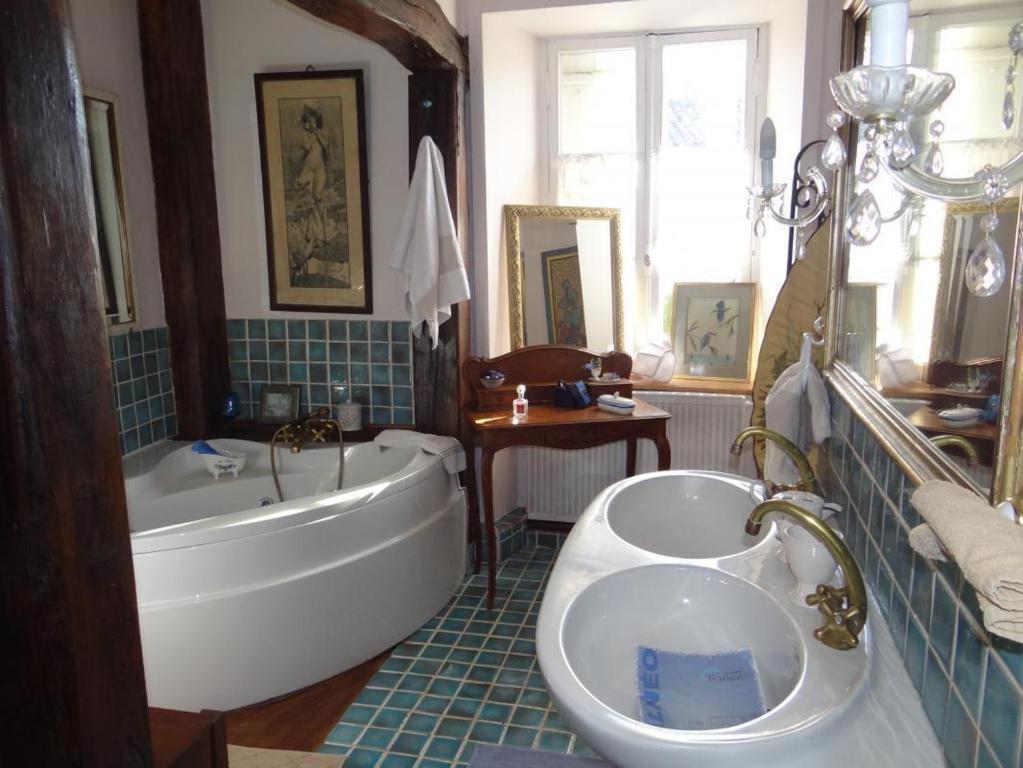 Domaine De La Dame De Lauriere Bed & Breakfast Solignac Стая снимка