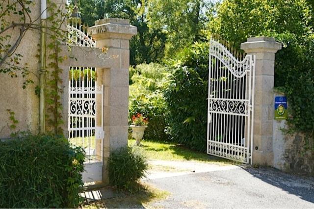 Domaine De La Dame De Lauriere Bed & Breakfast Solignac Екстериор снимка